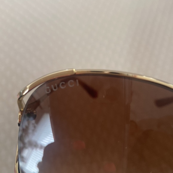 Gucci sunglasses with case, bag, cloth and authenticity card. - Picture 5 of 6